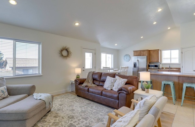 Orem House - 3 Mi to Utah Valley University!