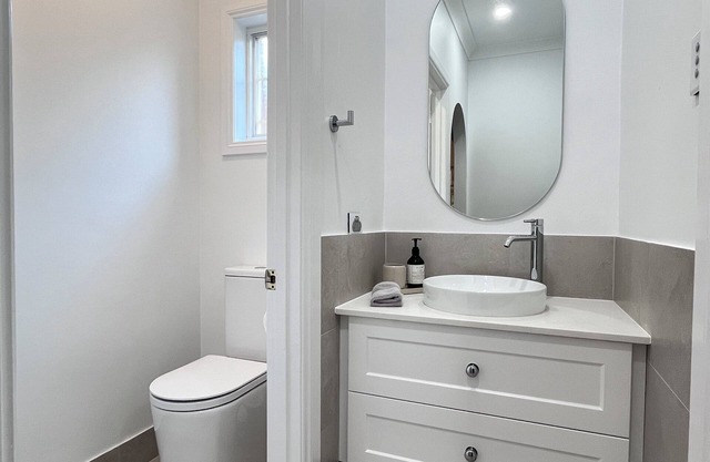 Oriental charming 3-bedroom house in welcoming Saint Peters with AC, WiFi