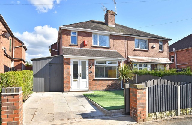 Orion House - sleeps 6, driveway, large garden