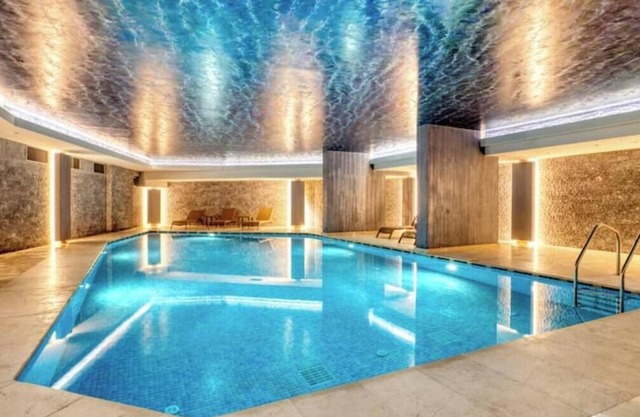 Orion - Stylish Studio Apt w/Pool & Parking