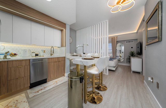 Orlando 2BR Apt, Full Kitchen, Near Epic Universe