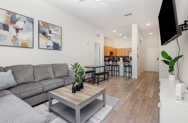 Orlando 2BR Retreat 3 Beds Near Disney/Universal