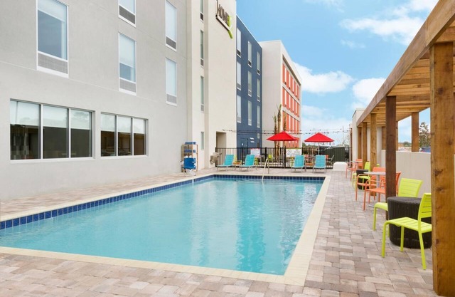 Orlando Airport Hotel Suite | Free Breakfast + Shuttle Service | 3 Units