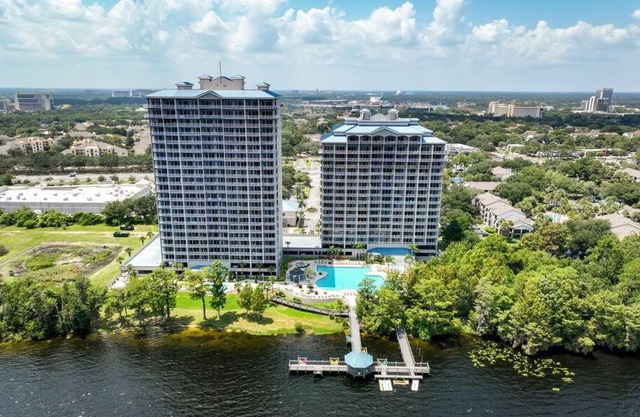 Orlando Blue Heron condo 1 mile from Disney