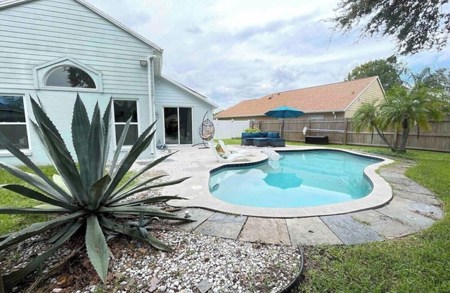 Orlando Heated*Pool Home close to Disney/UCF