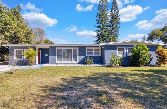 Orlando Pool House Vacation Home | Pet Friendly