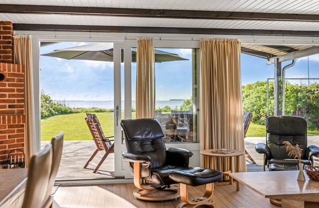 "Ørn" - 5m from the sea by Interhome