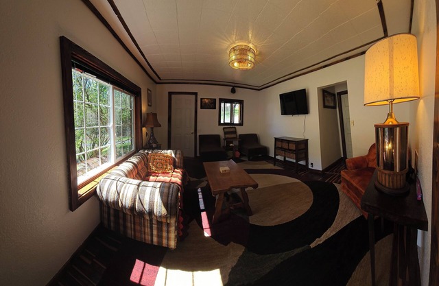 Orofino boho cabin in town, close to everything. 1 mile from Clearwater river.