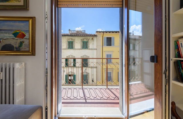 Orsini apartment in Florence by Mmega