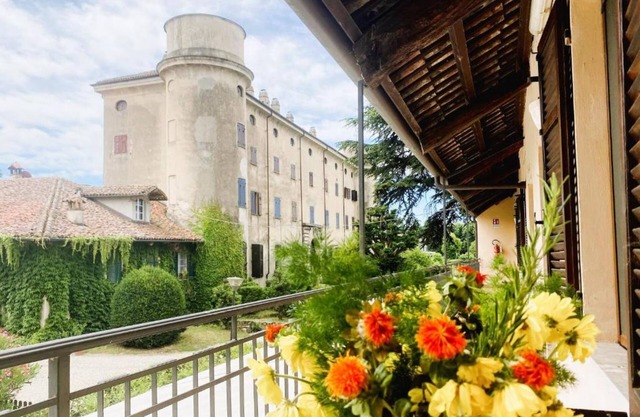 Oryza Guest House is located in the beautiful setting of the Castle of Desana