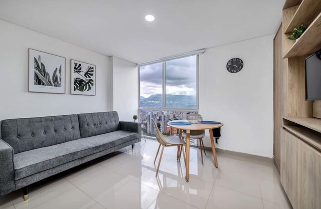 Oslo 2411 · New 24th floor Apt - city view