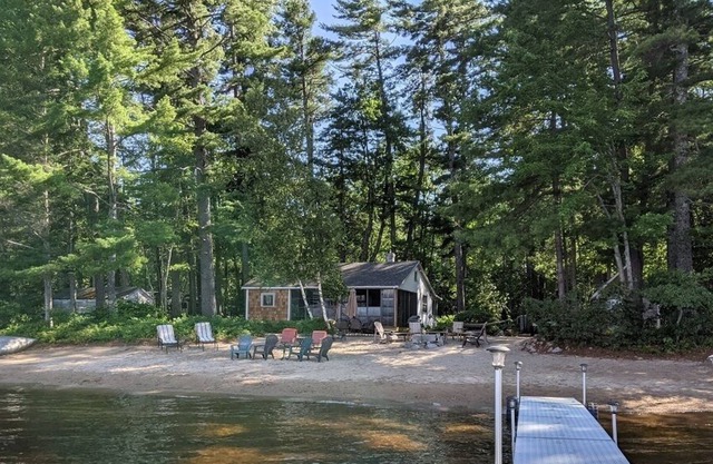 Ossipee Lake-Front Cottage On Beautiful Beach with Mountain Views