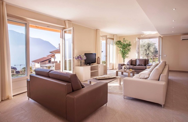 Ossuccio Grande "C" Privathaus mit Pool, Terrasse, Garten und Privatparkplatz
