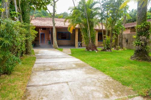 Otima casa c Wi Fi 8 min da praia Barequecaba SP