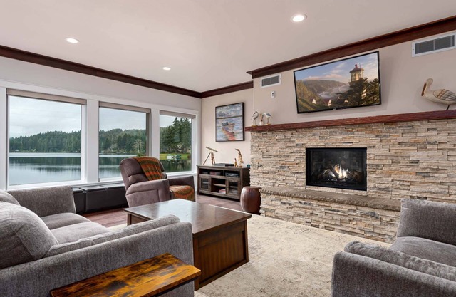 Otter Banks on Mercer Lake! Private Dock, Kayaks, Gas Grill and More