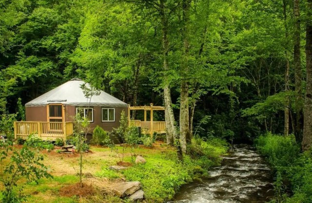 Otter Creek Yurt - Creekside Glamping w/ Private Hot Tub