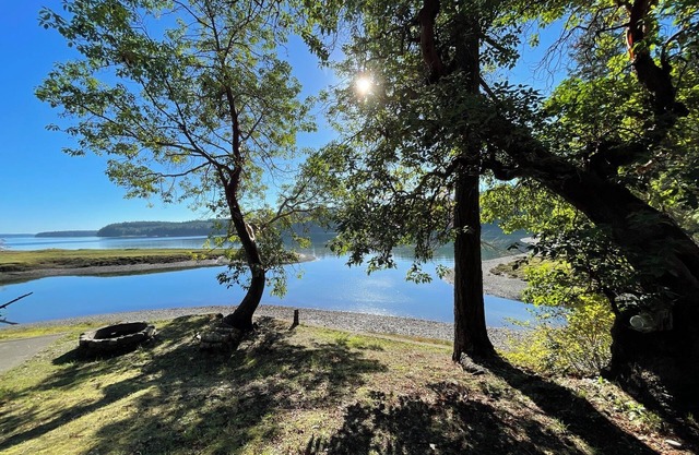 Otter Haven - Peaceful, Tranquil & Private Beachfront Getaway on Harstine Island