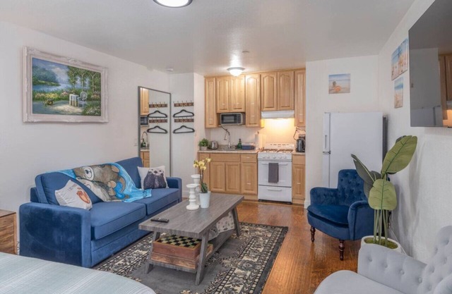 Otter’s Den - Walkable to Marina Beach & Close to Monterey and Aquarium!