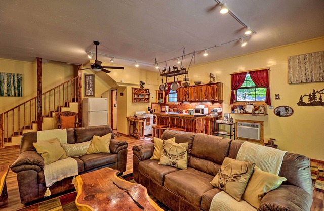 Ouachita River Cabin: Royal Haven w/ Dock!