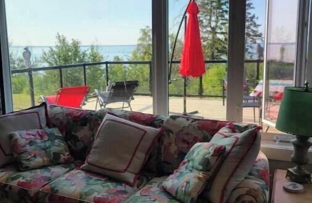 Our cottage is pet friendly and offers plenty of indoor and outdoor activities,