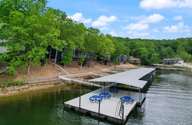 Our Cove Retreat - Perfect for Wave-Free Swimming, Tanning & Prime Location Fun!