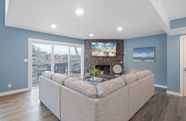 Our Cove Retreat - Perfect for Wave-Free Swimming, Tanning & Prime Location Fun!