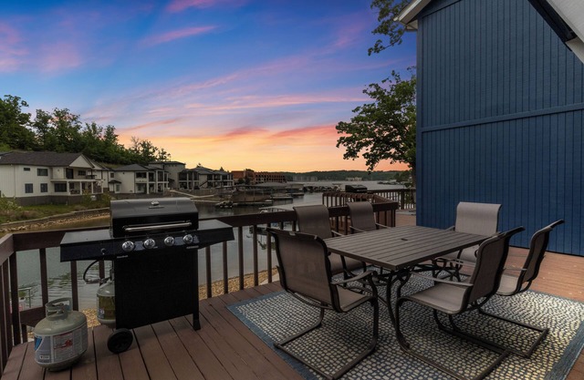 Our Cove Retreat - Perfect for Wave-Free Swimming, Tanning & Prime Location Fun!