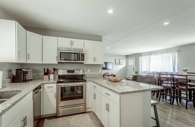 New Cozy Rancher | Close to Downtown!