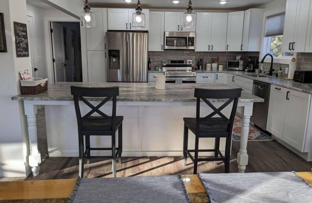 Our Mountain Home - spacious, close to lake and trails