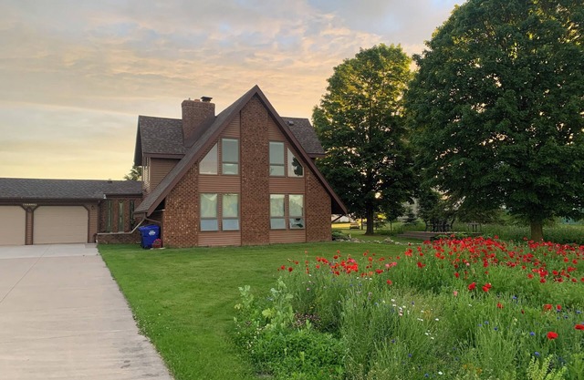 Our Thunder Moon Farm Stay- sleeps 7, framed by wildflowers. 4 miles to GB.
