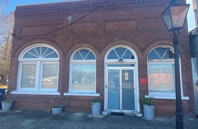 Our unique 3 bdrm facility is open to guests when artists are not in residence.