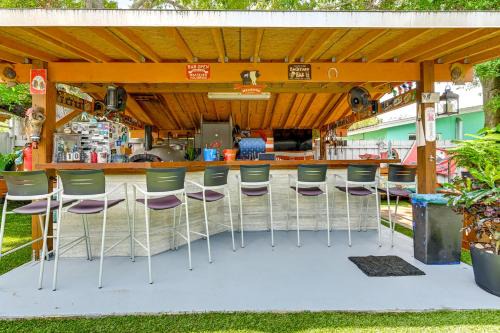 Outdoor Entertainment Area Clearwater Condo!