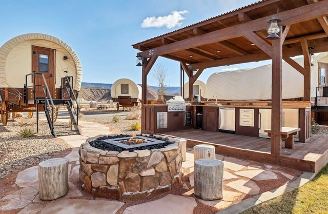 Outdoor experience Pet Friendly Wagon on the Pond w/ 2 QB and Outdoor Kitchen