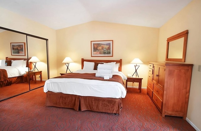 Outdoor Getaway! Three Classy Units, Pool, Close to Guy B. Woodward Museum