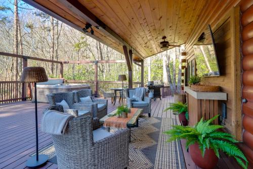 Outdoor Oasis Fall Family Retreat in Murphy!