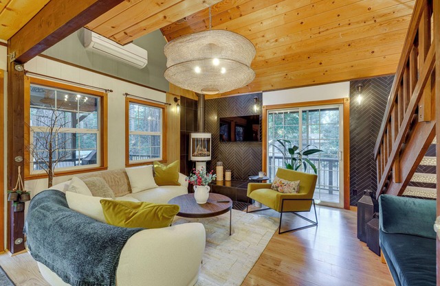Walk to Lake: Nevada City Home w/ Pickleball Court