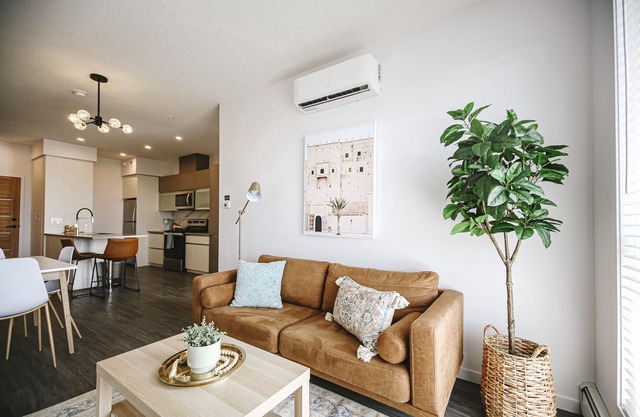 **OUTDOOR POOL**CLEAN & MODERN 2 BEDROOM SUITE. BRAND NEW!!