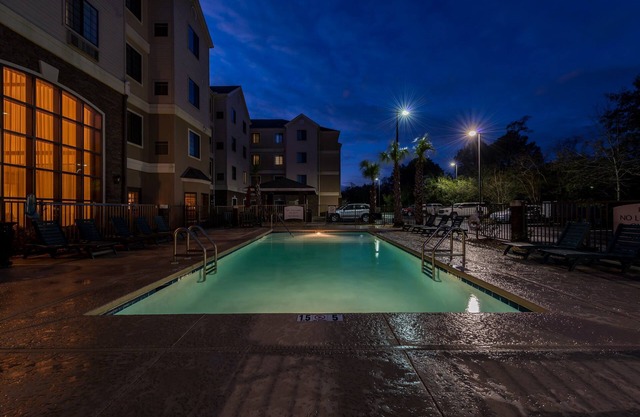 Outdoor Pool + Near to the Beach | 1 Bedroom