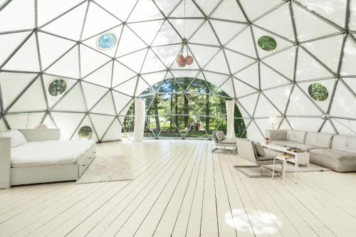 Outlier Inn Large Dome on Farm Upstate Catskills
