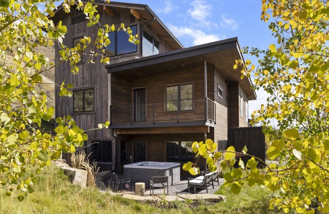 Outpost: Snake River Retreat - Private Hot Tub!
