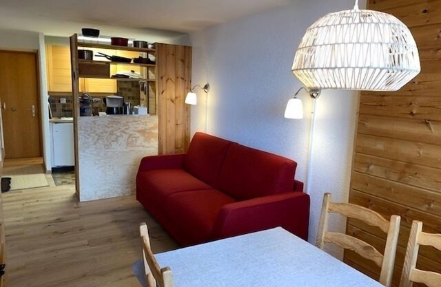 Aussen : Wohnung im 2. Stock eines Gebäudes, in Chandolin, für 2-4 Personen, Balkon mit Gartenmöbeln