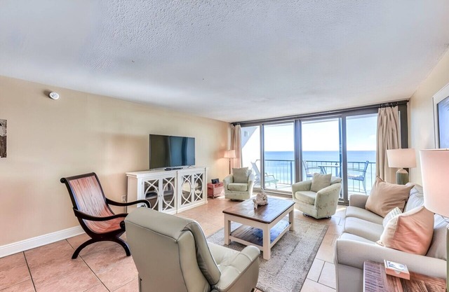 Outstanding 2 bedroom / 2 bath gulf front condo