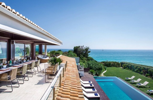 Outstanding Algarve Villa | 8 Bedrooms | Villa Agua Grande Deluxe | Amazing Sea & Beach Views | Jacuzzi & Gym | Albufeira