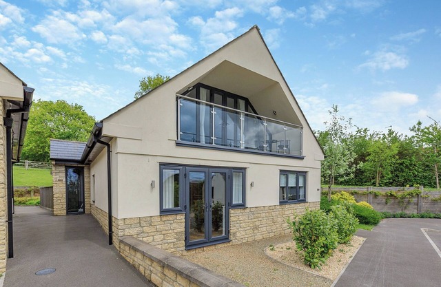 Outstanding and beautifully presented first floor apartment.