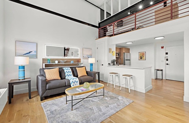 Outstanding Loft ! Free parking ! 30 min to NYC !