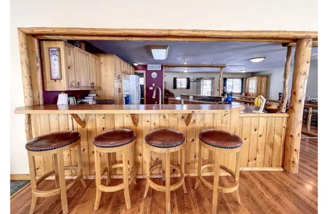 Outstanding Mtn View, 5 bdr sleeps 11, 4400sqft