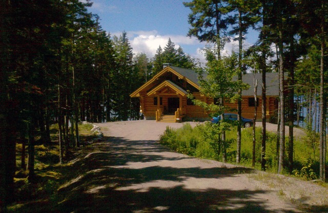 Hervorragende Oceanfront Log Home in der Nähe von Acadia National Park Warm und gemütlich für den Herbst