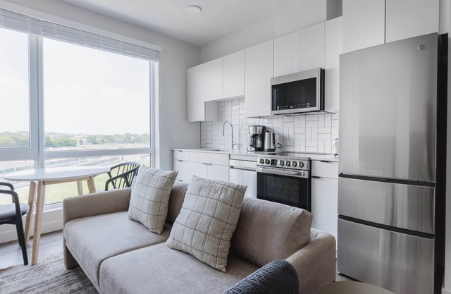 Outstanding Revere Studio w/ EV Charging, Pool, Gym & W/D, by Blueground