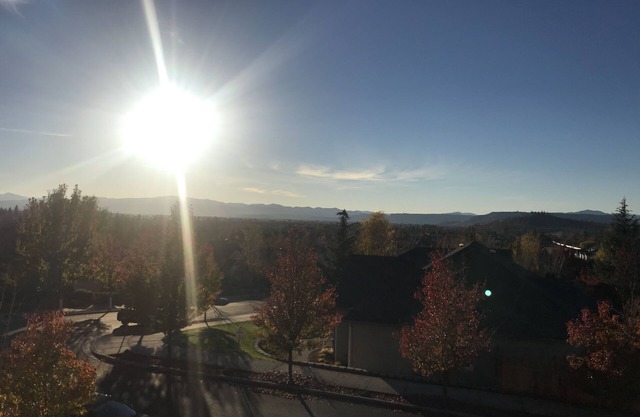Hervorragende Aussicht auf das gesamte Rogue Valley und den 1. 5 vom Eagle Point Golfplatz.