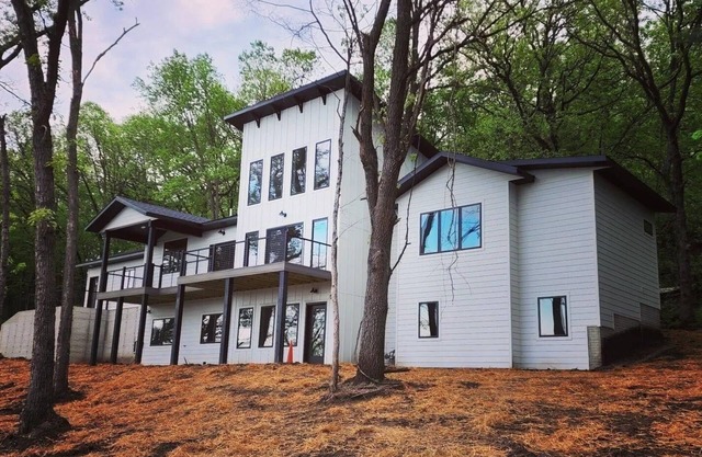 Over 3600 sqft house in gorgeous Decorah, Iowa!!